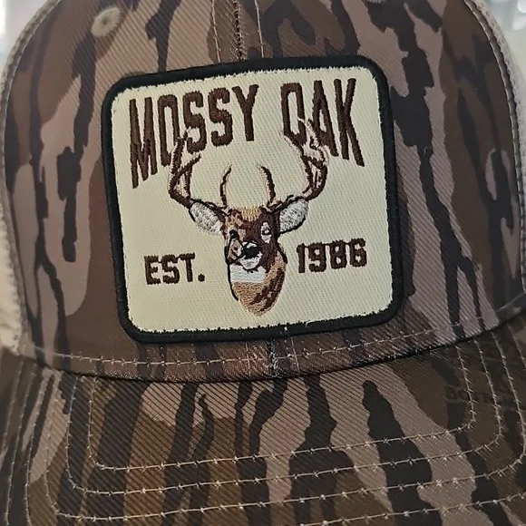 NWT Mossy Oak Brown Camo Trucker Hat with Deer Patch - Picture 8 of 11